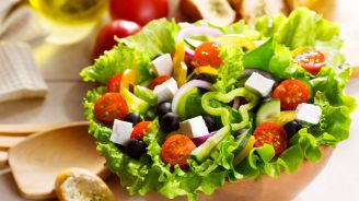 Как приготовить греческий салат в домашних условиях. Рецепт